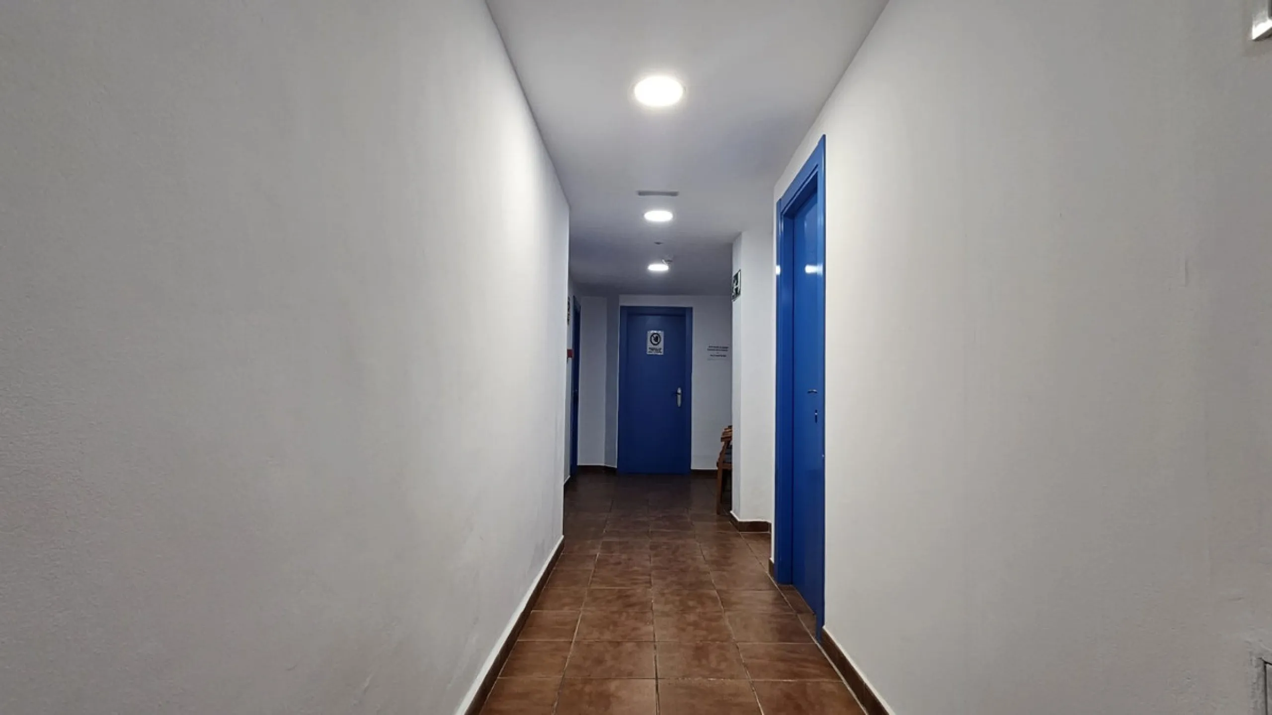 Boutique hotel located in the heart of Málaga, on a quiet street yet close to all services and amenities. It boasts 590 m² of built area and 13 rooms distributed over four floors, including a penthouse with a turret.