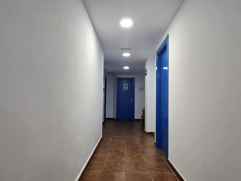 Boutique hotel located in the heart of Málaga, on a quiet street yet close to all services and amenities. It boasts 590 m² of built area and 13 rooms distributed over four floors, including a penthouse with a turret.
