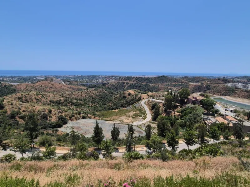 Exceptional South-Facing Plot with Panoramic Sea Views in Real de La Quinta, Benahavís