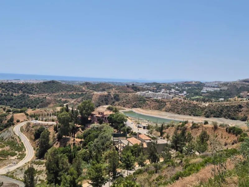 Exceptional South-Facing Plot with Panoramic Sea Views in Real de La Quinta, Benahavís