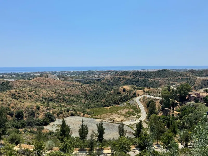 Exceptional South-Facing Plot with Panoramic Sea Views in Real de La Quinta, Benahavís