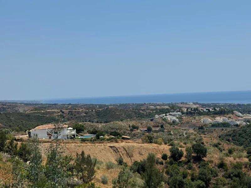 Exceptional South-Facing Plot with Panoramic Sea Views in Real de La Quinta, Benahavís