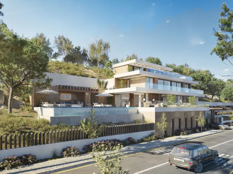Exceptional South-Facing Plot with Panoramic Sea Views in Real de La Quinta, Benahavís