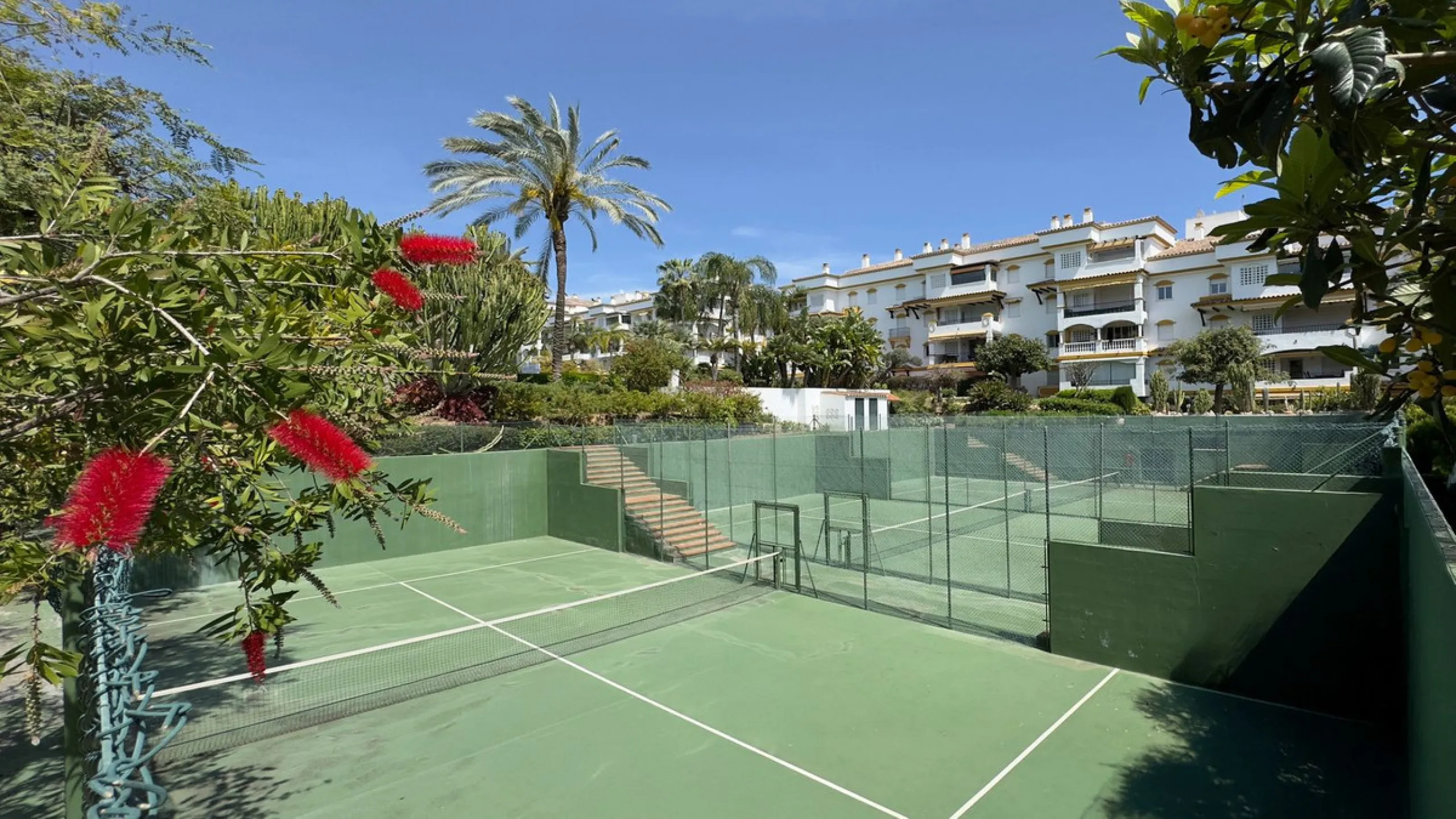 In the heart of the Golden Mile, one of the most sought-after residential areas. Discover your new home in Marbella! This beautiful, recently renovated ground-floor apartment boasts 150 m² of built area and 70 m² of garden and terrace, offering an ideal s