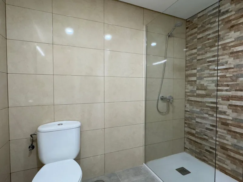 In the heart of the Golden Mile, one of the most sought-after residential areas. Discover your new home in Marbella! This beautiful, recently renovated ground-floor apartment boasts 150 m² of built area and 70 m² of garden and terrace, offering an ideal s