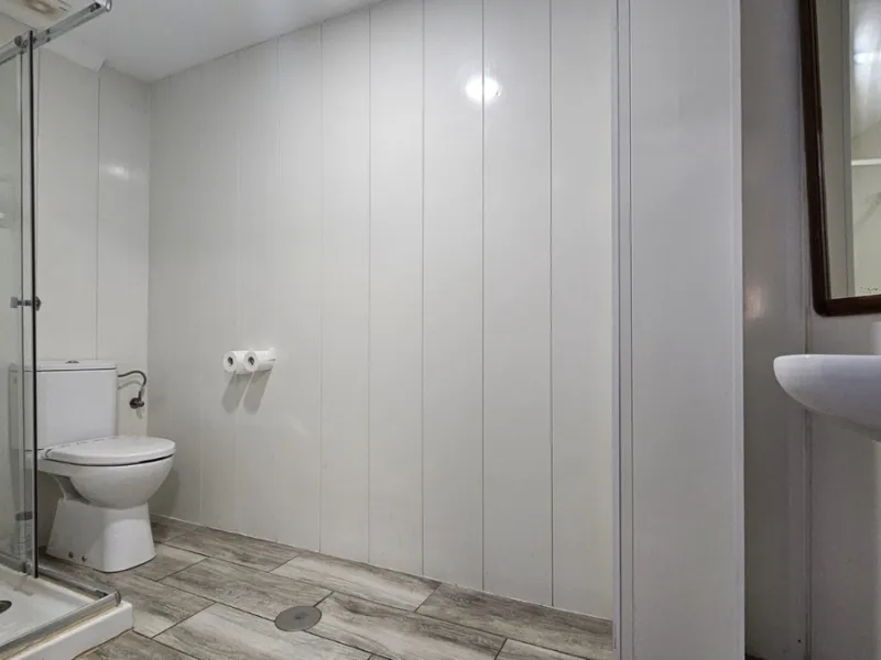 Boutique hotel located in the heart of Málaga, on a quiet street yet close to all services and amenities. It boasts 590 m² of built area and 13 rooms distributed over four floors, including a penthouse with a turret.