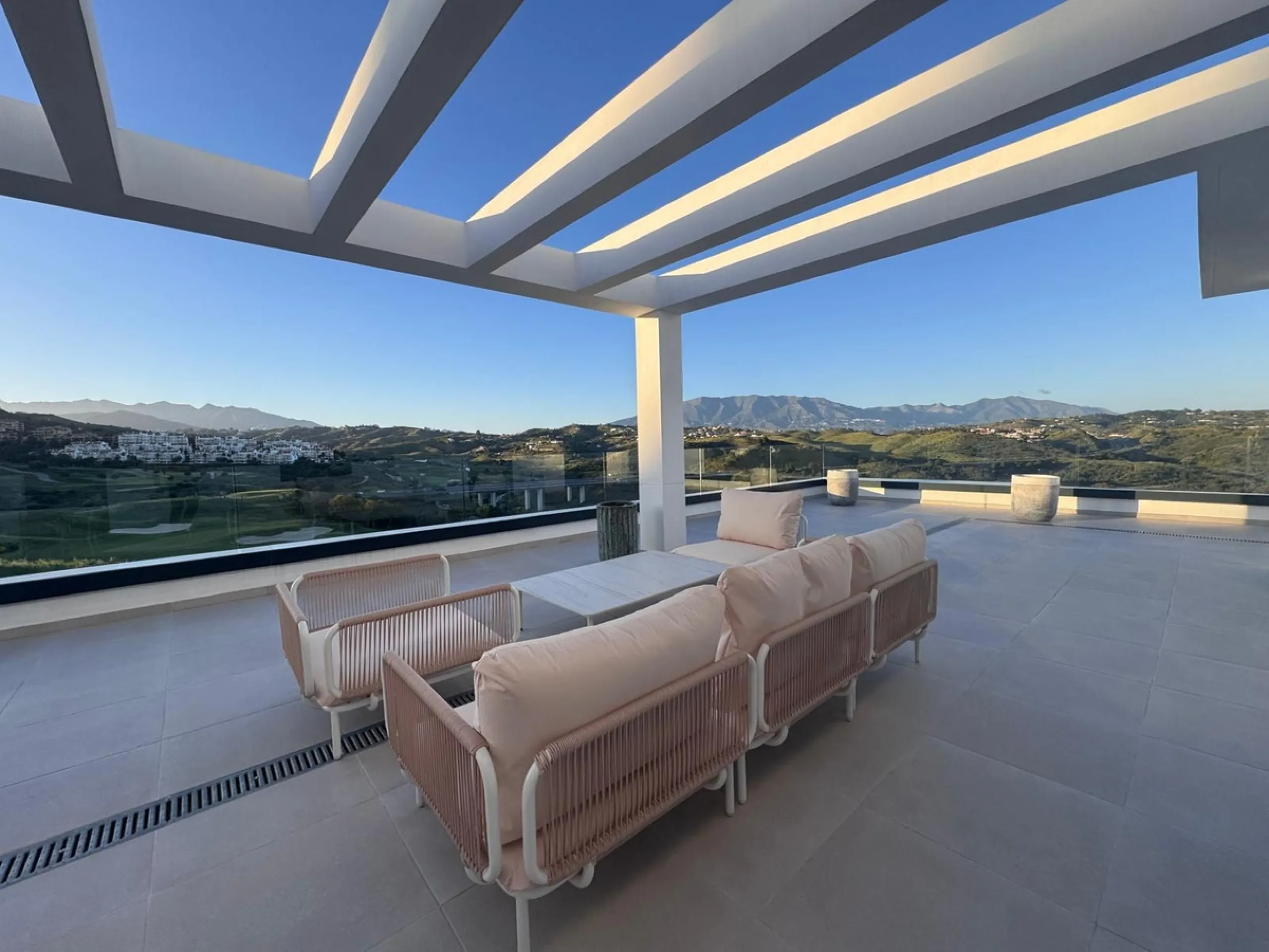 Apartment - Penthouse в продаже в Mijas, Málaga. В доме 2 спален и 2 ванных комнат. Площадь дома 99 м²