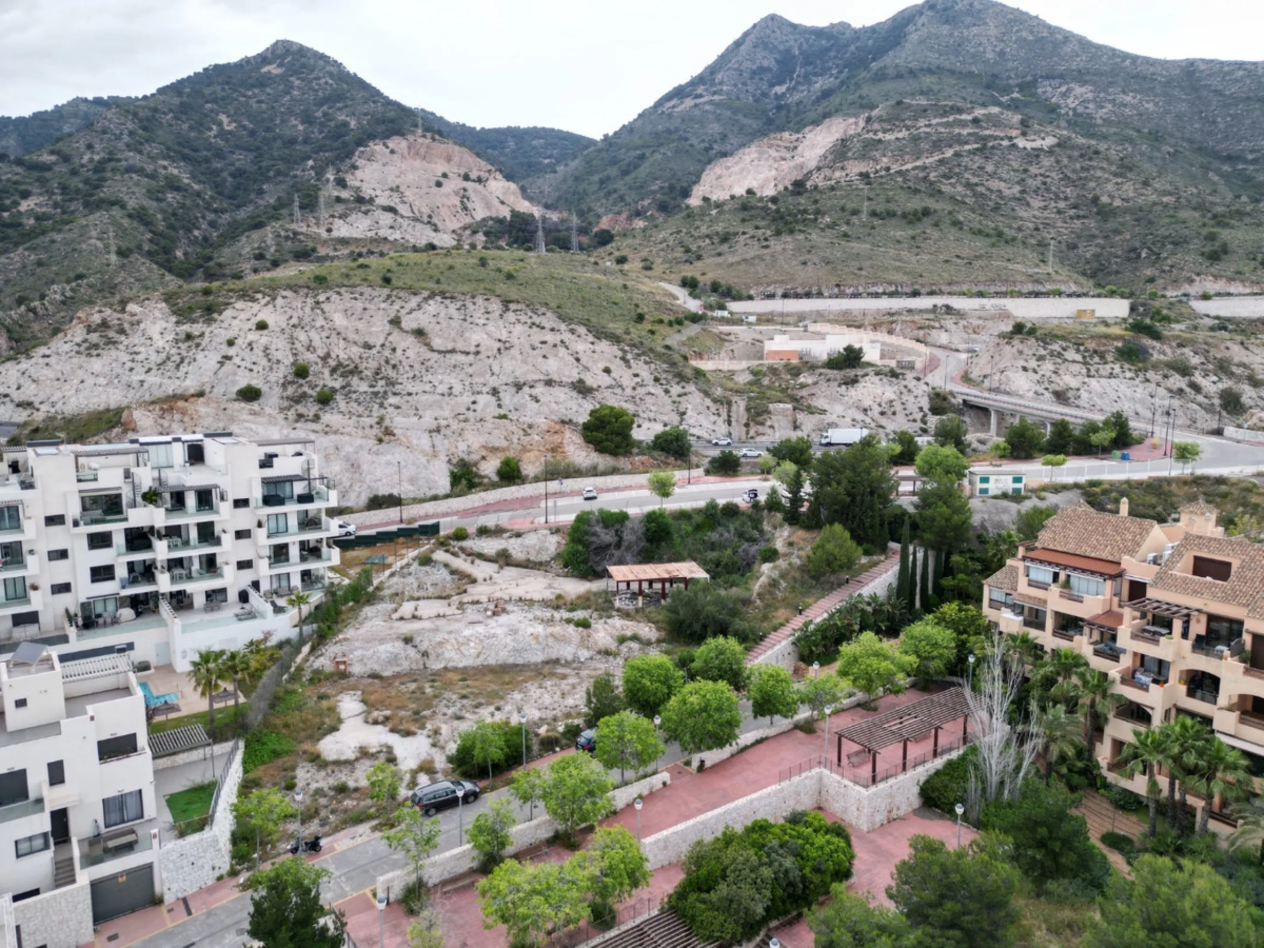 Plot - Land в продаже в Benalmadena, Málaga. Площадь участка 1997 м²