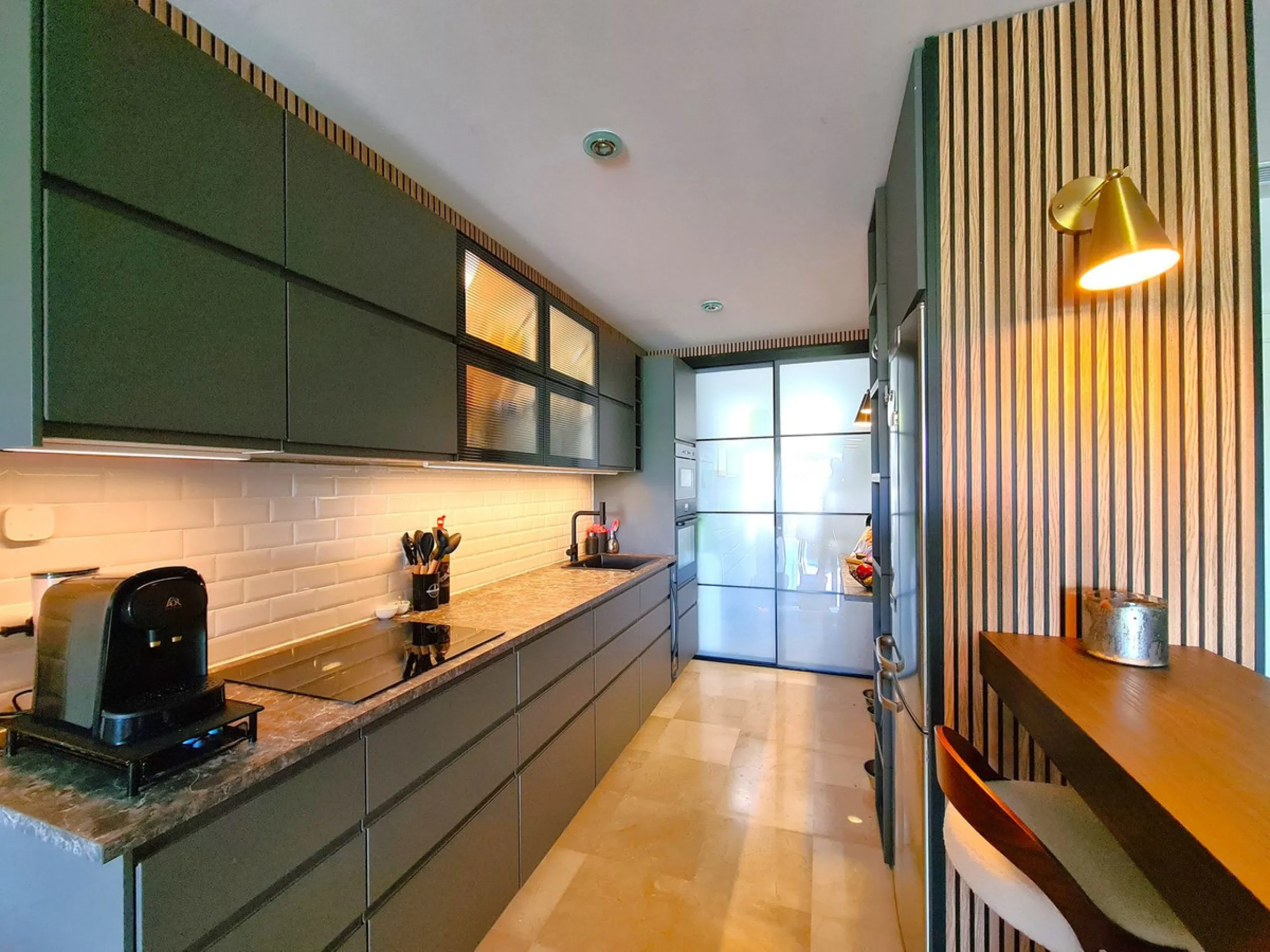 FANTASTIC 3-BEDROOM GROUND FLOOR APARTMENT WITH LARGE GARDEN