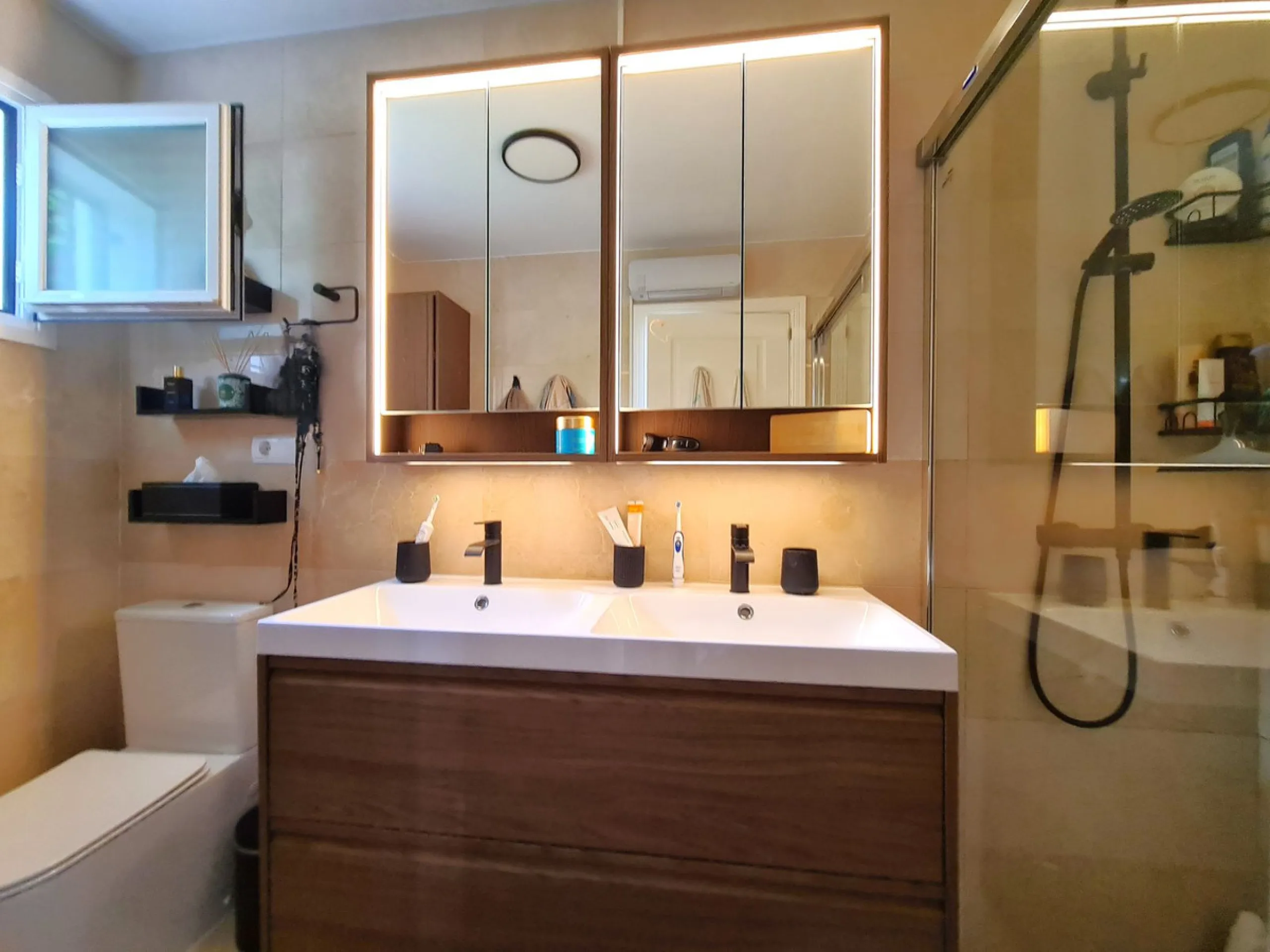 FANTASTIC 3-BEDROOM GROUND FLOOR APARTMENT WITH LARGE GARDEN