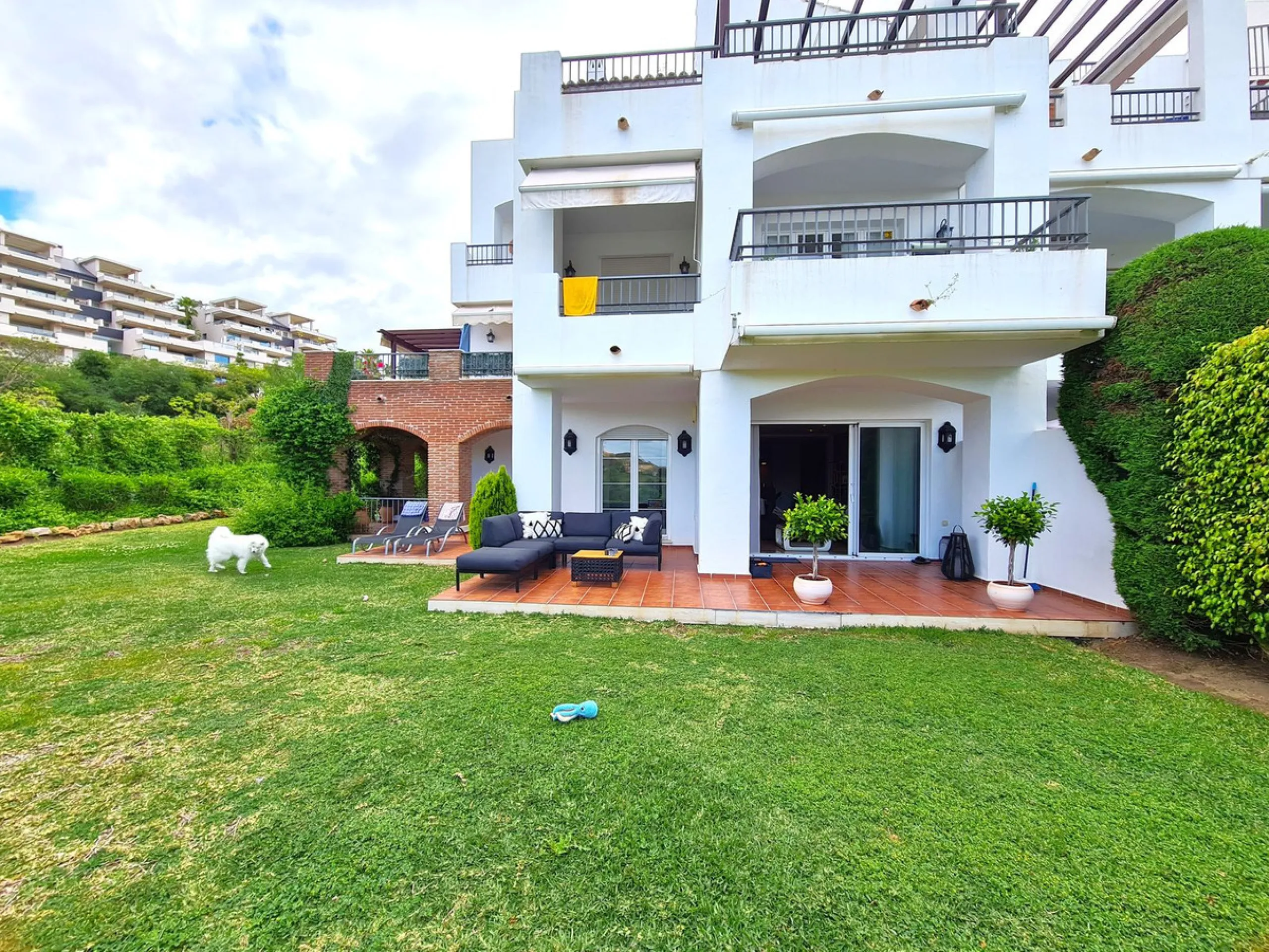 FANTASTIC 3-BEDROOM GROUND FLOOR APARTMENT WITH LARGE GARDEN