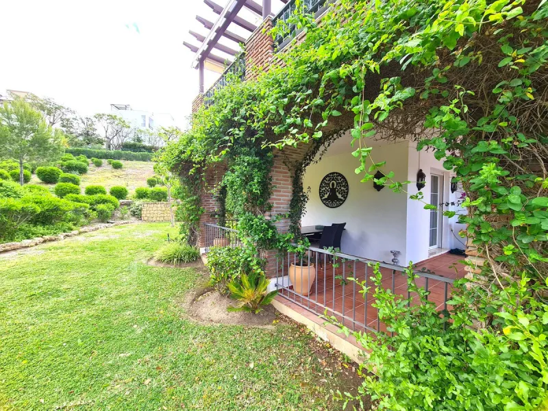 FANTASTIC 3-BEDROOM GROUND FLOOR APARTMENT WITH LARGE GARDEN