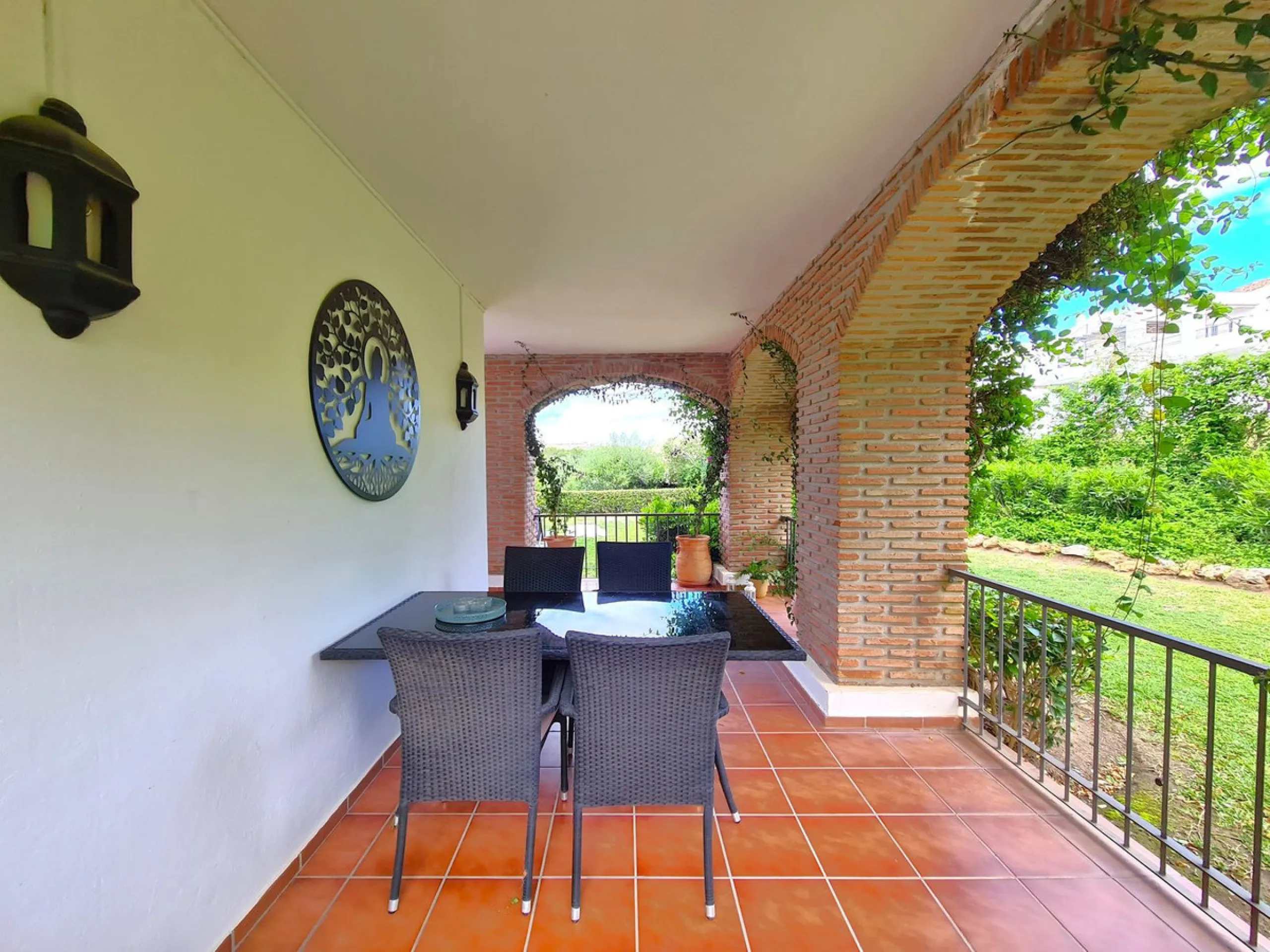 FANTASTIC 3-BEDROOM GROUND FLOOR APARTMENT WITH LARGE GARDEN