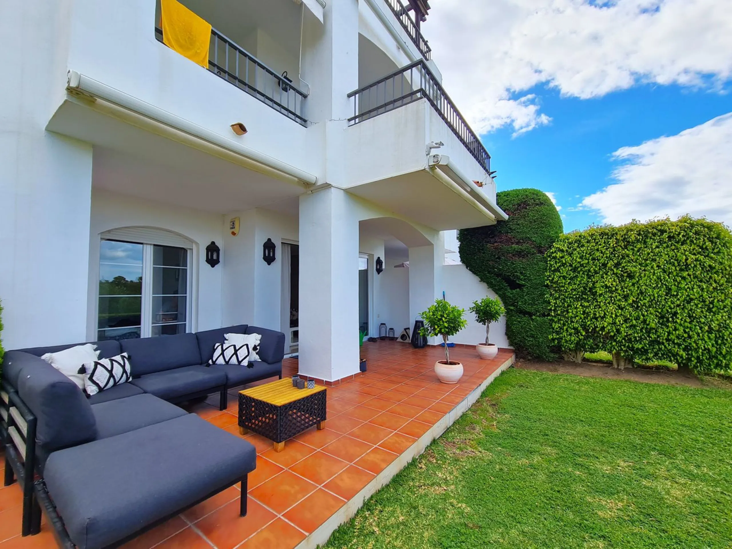 FANTASTIC 3-BEDROOM GROUND FLOOR APARTMENT WITH LARGE GARDEN