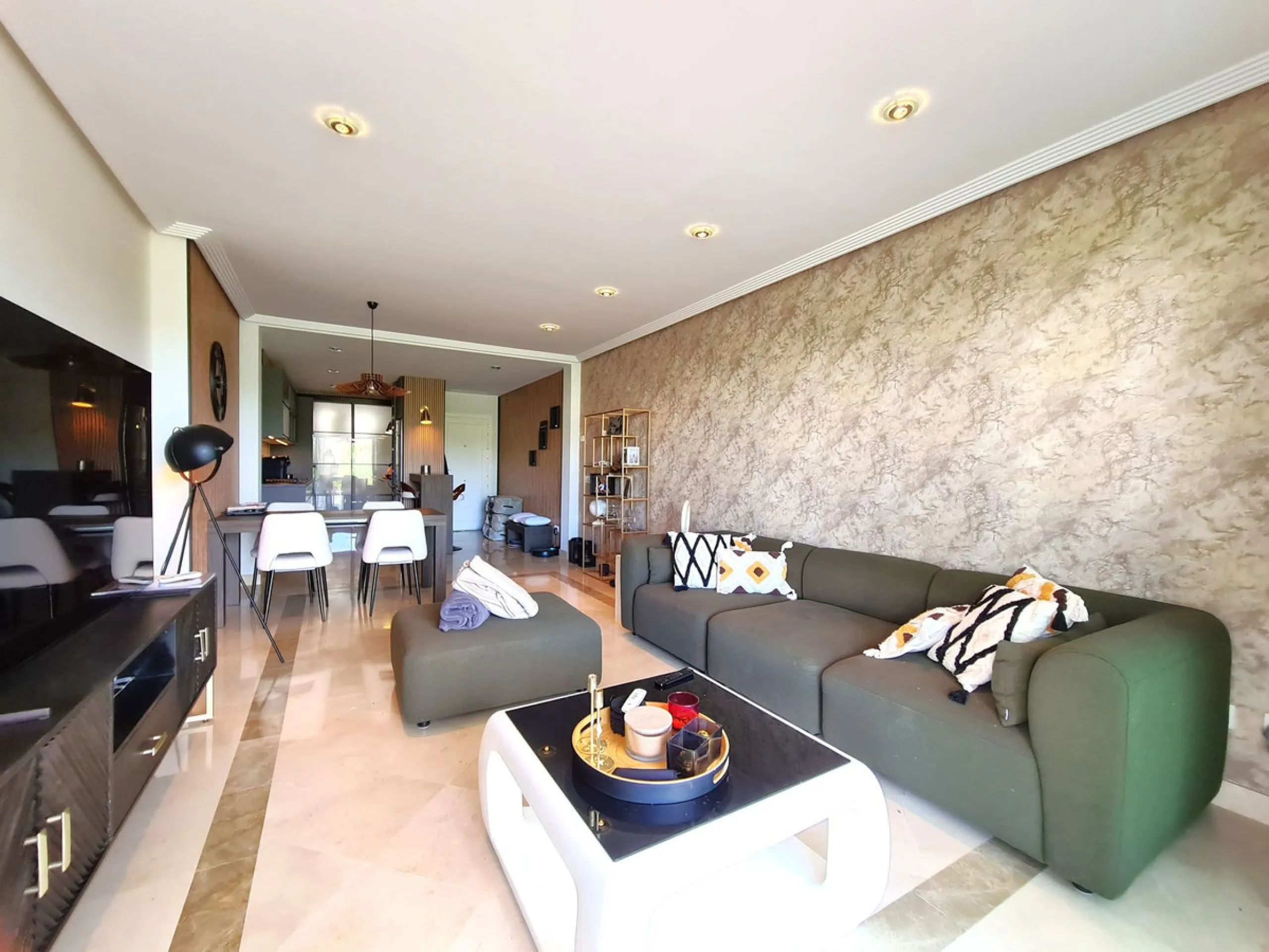 FANTASTIC 3-BEDROOM GROUND FLOOR APARTMENT WITH LARGE GARDEN