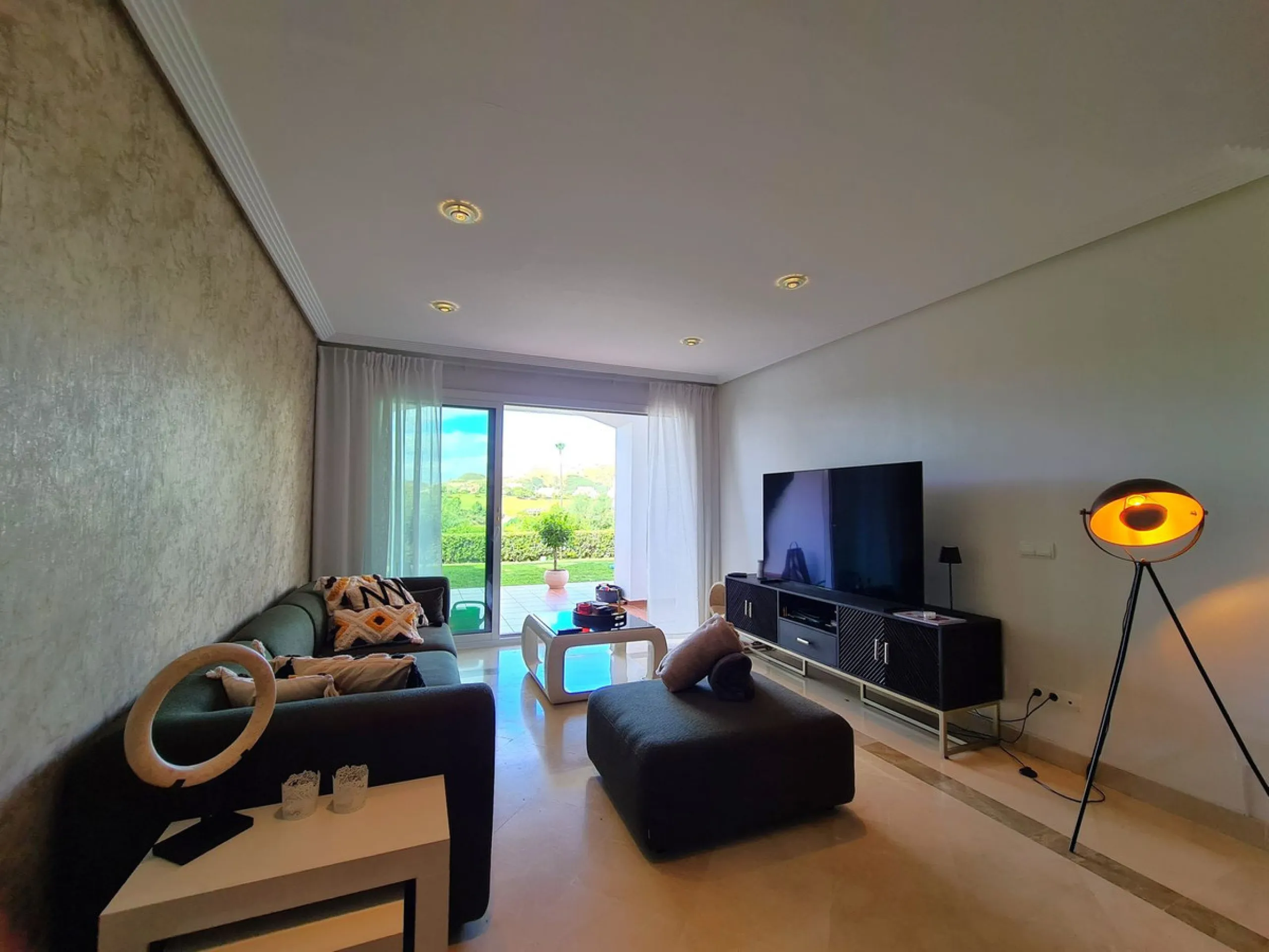 FANTASTIC 3-BEDROOM GROUND FLOOR APARTMENT WITH LARGE GARDEN