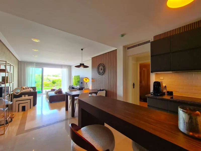 FANTASTIC 3-BEDROOM GROUND FLOOR APARTMENT WITH LARGE GARDEN