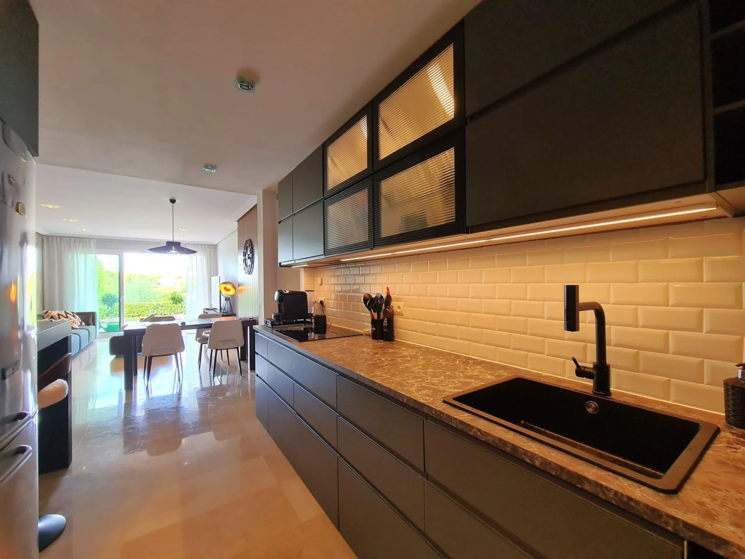 FANTASTIC 3-BEDROOM GROUND FLOOR APARTMENT WITH LARGE GARDEN