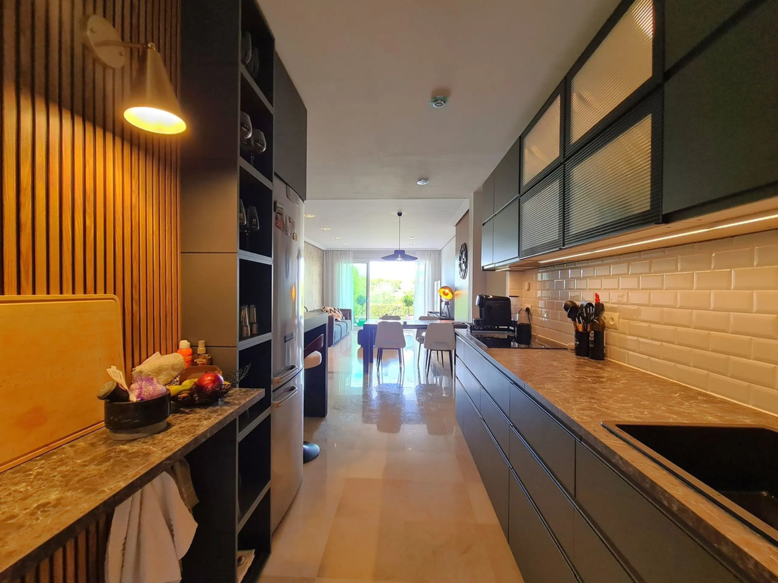 FANTASTIC 3-BEDROOM GROUND FLOOR APARTMENT WITH LARGE GARDEN