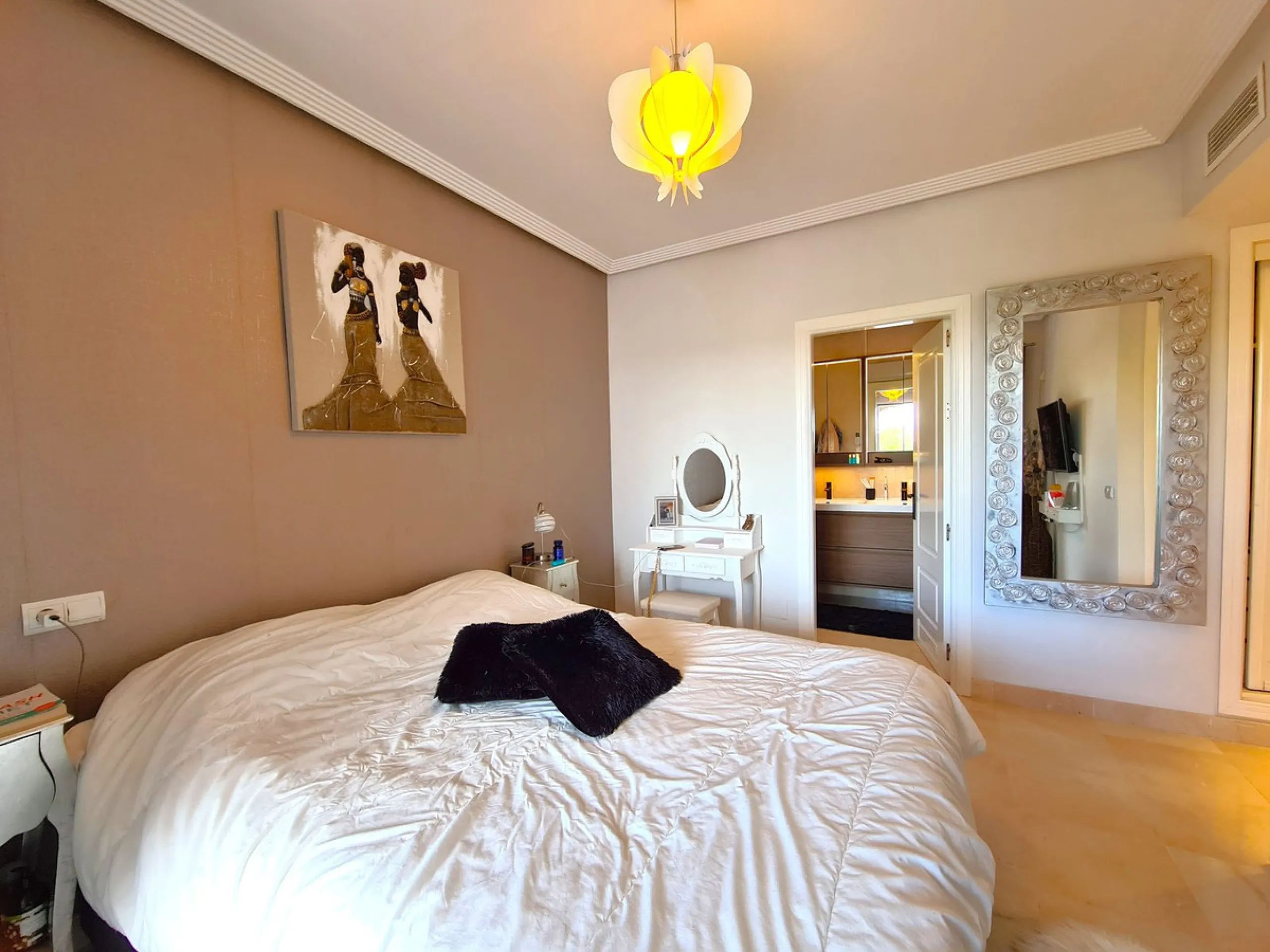 FANTASTIC 3-BEDROOM GROUND FLOOR APARTMENT WITH LARGE GARDEN