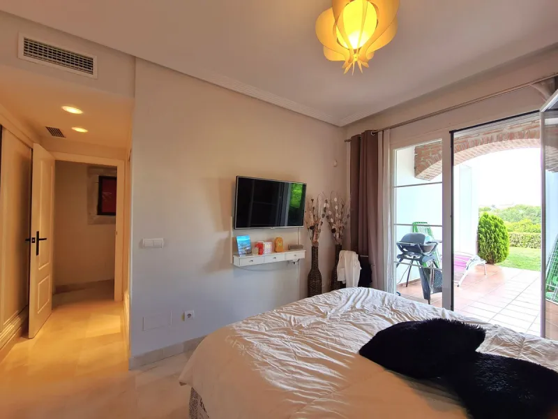 FANTASTIC 3-BEDROOM GROUND FLOOR APARTMENT WITH LARGE GARDEN