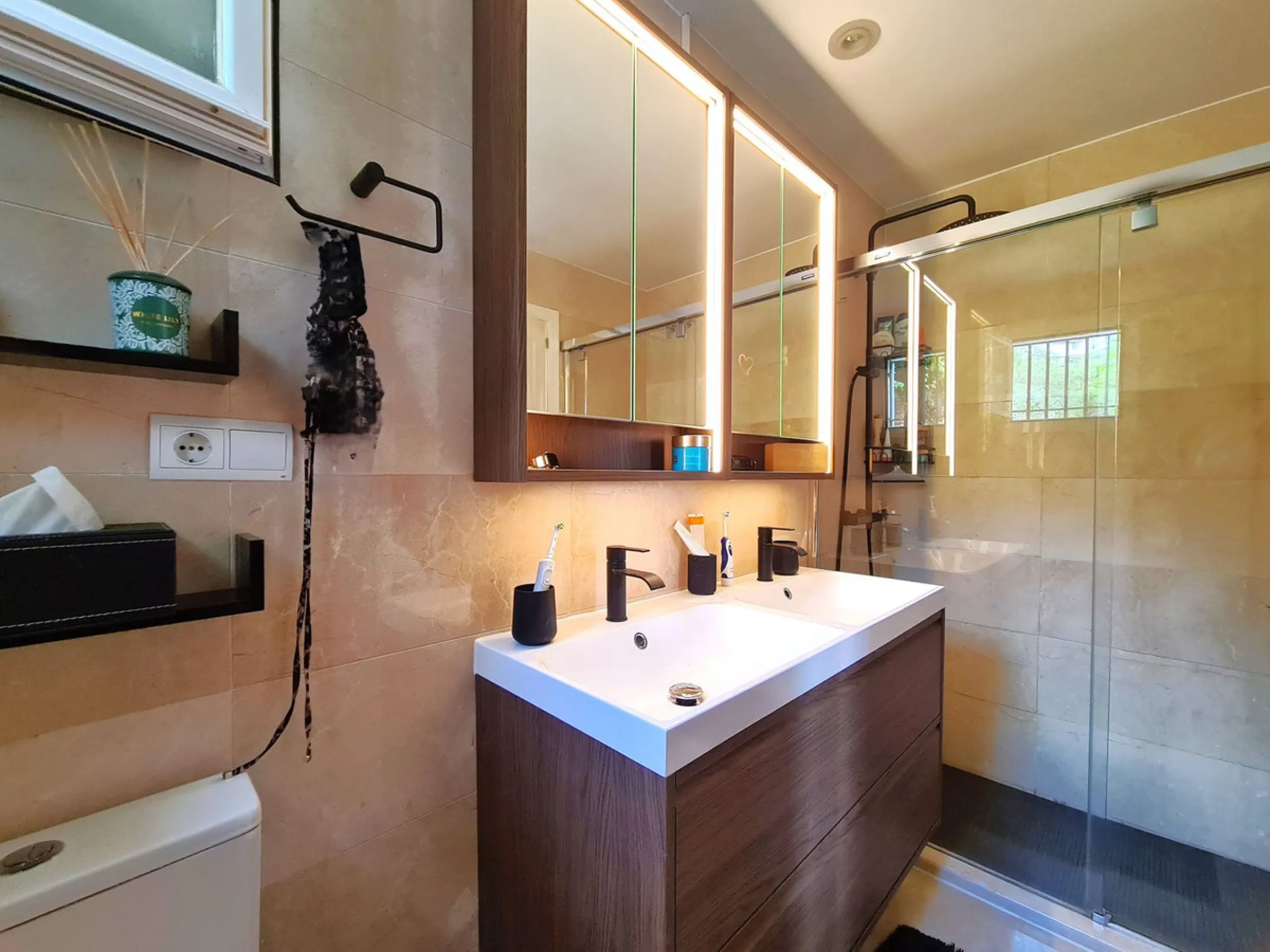 FANTASTIC 3-BEDROOM GROUND FLOOR APARTMENT WITH LARGE GARDEN