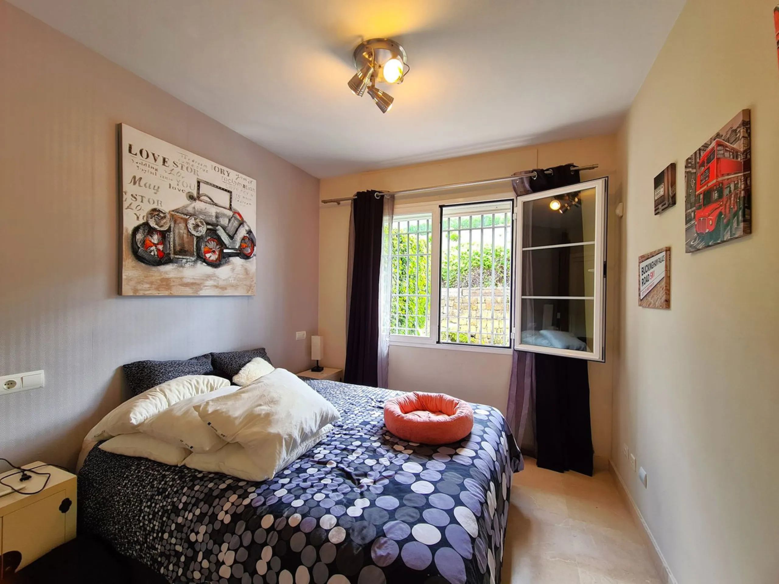 FANTASTIC 3-BEDROOM GROUND FLOOR APARTMENT WITH LARGE GARDEN