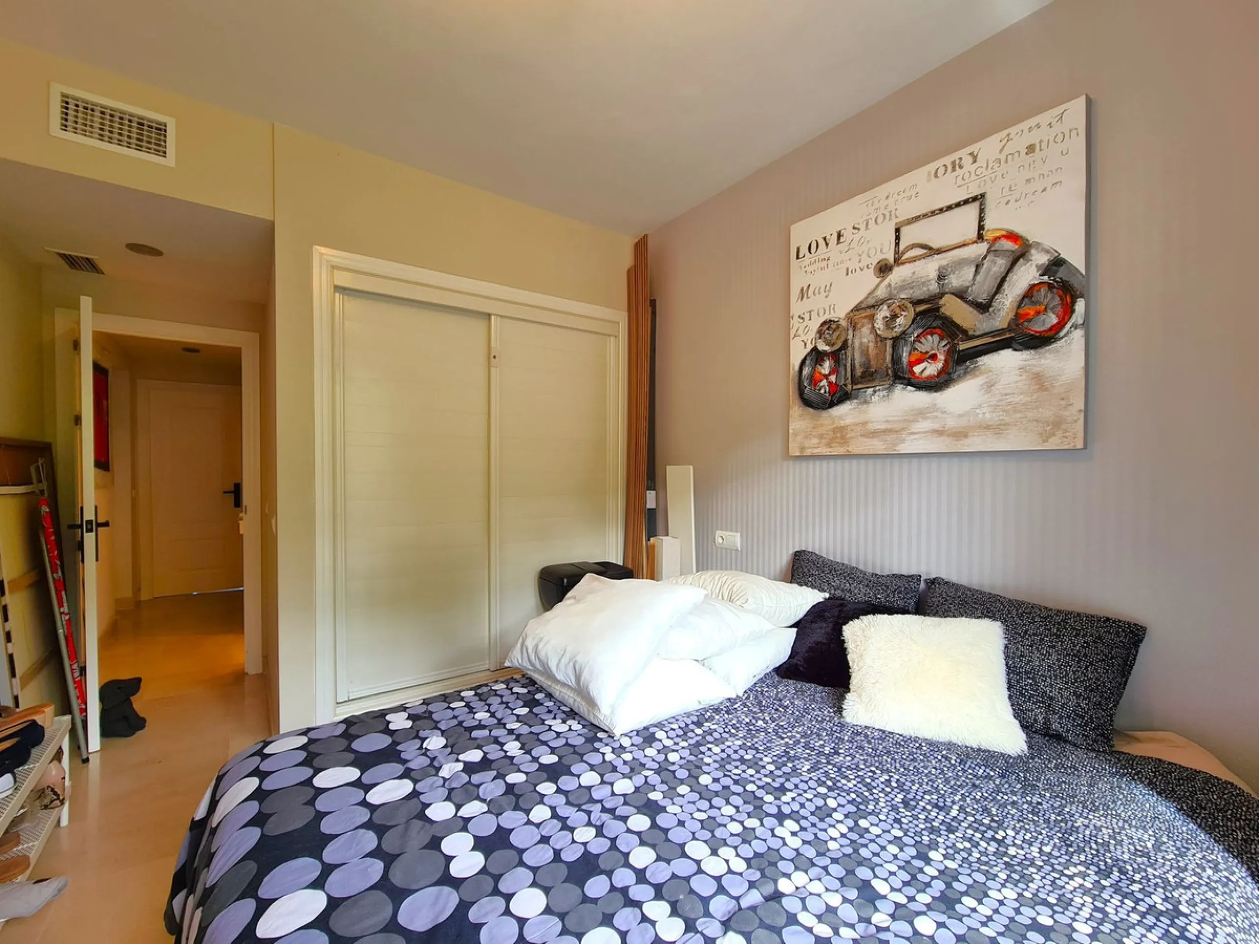 FANTASTIC 3-BEDROOM GROUND FLOOR APARTMENT WITH LARGE GARDEN