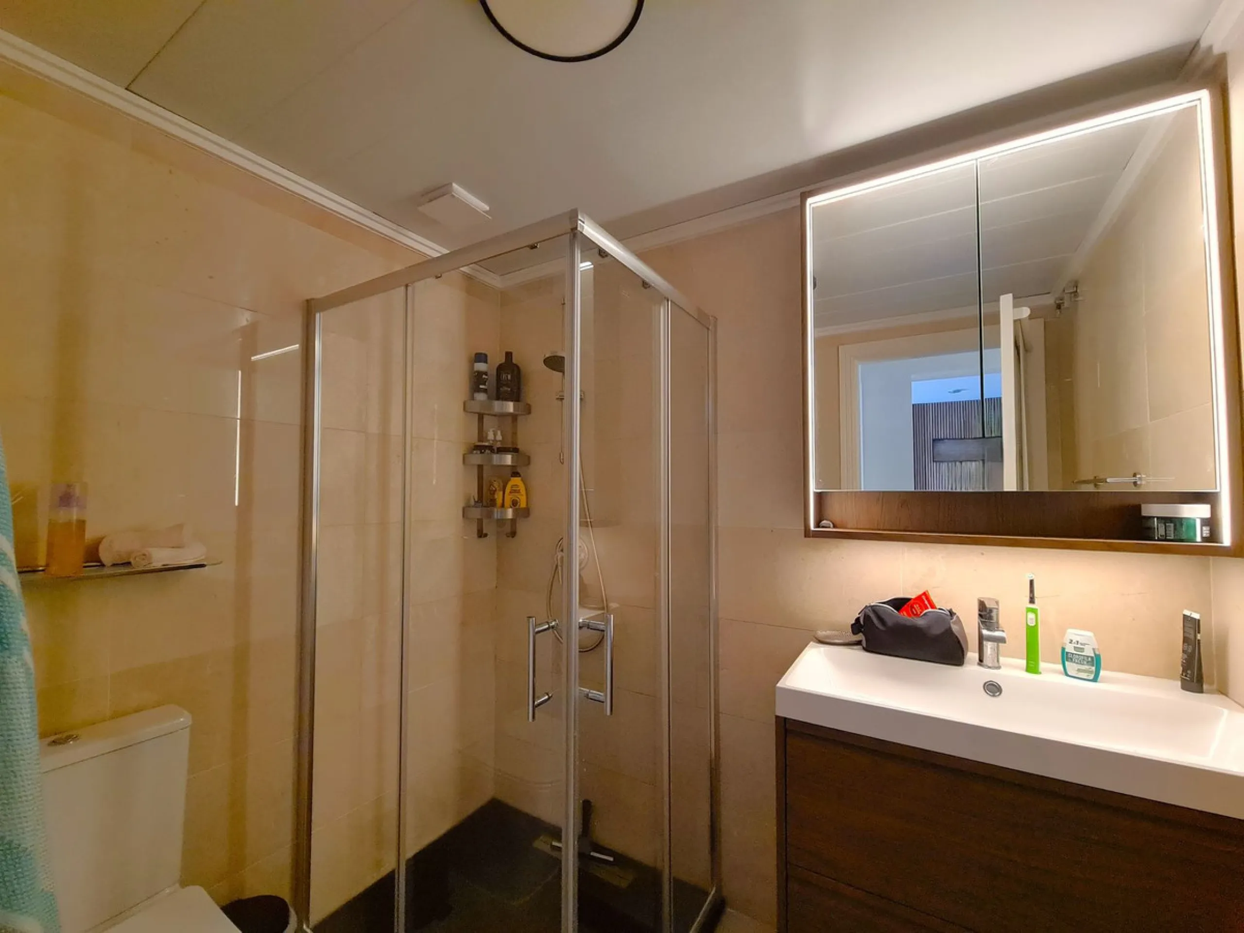 FANTASTIC 3-BEDROOM GROUND FLOOR APARTMENT WITH LARGE GARDEN