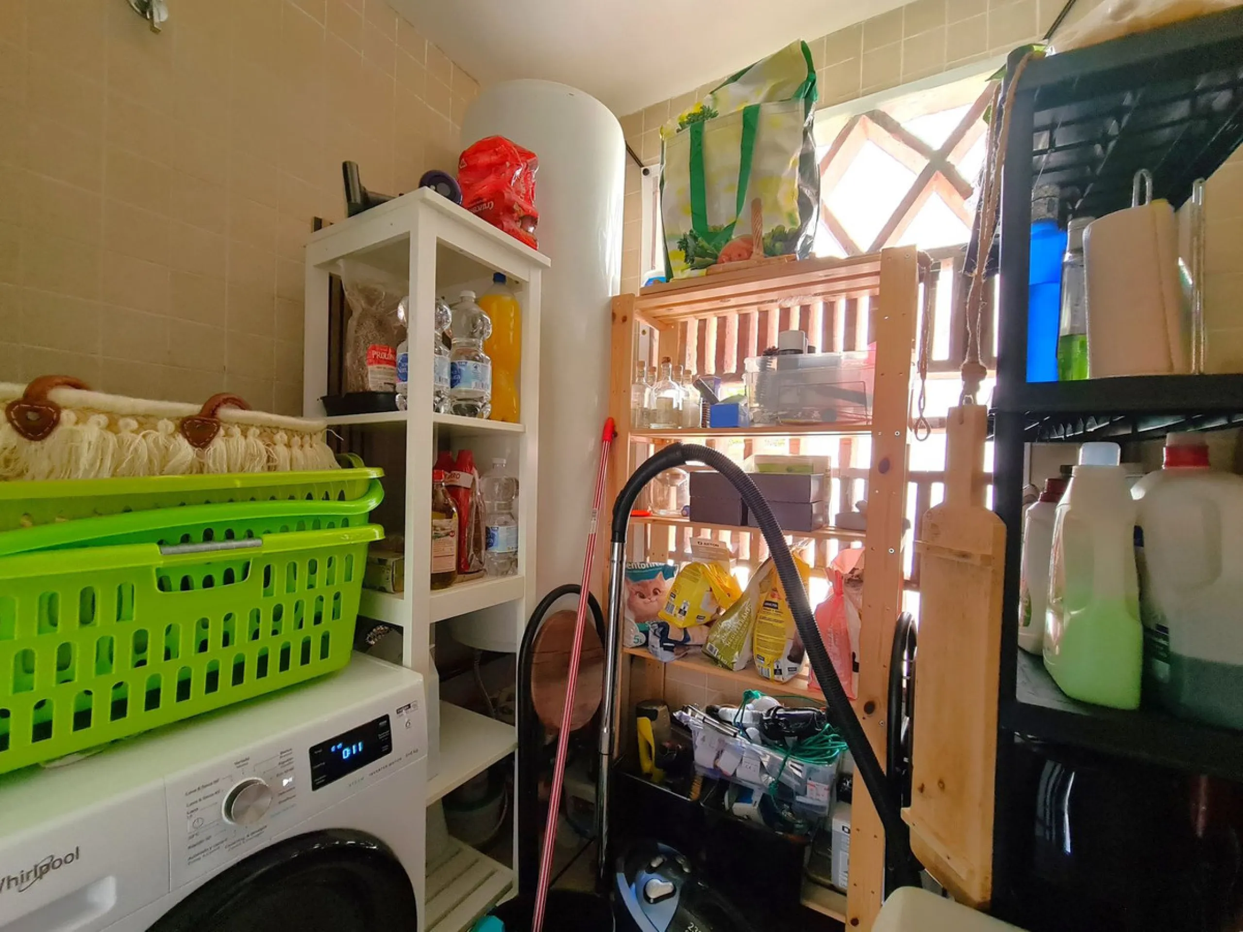 FANTASTIC 3-BEDROOM GROUND FLOOR APARTMENT WITH LARGE GARDEN