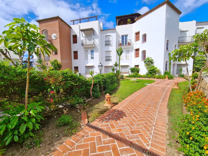FANTASTIC 3-BEDROOM GROUND FLOOR APARTMENT WITH LARGE GARDEN