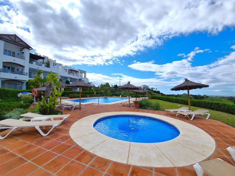 FANTASTIC 3-BEDROOM GROUND FLOOR APARTMENT WITH LARGE GARDEN