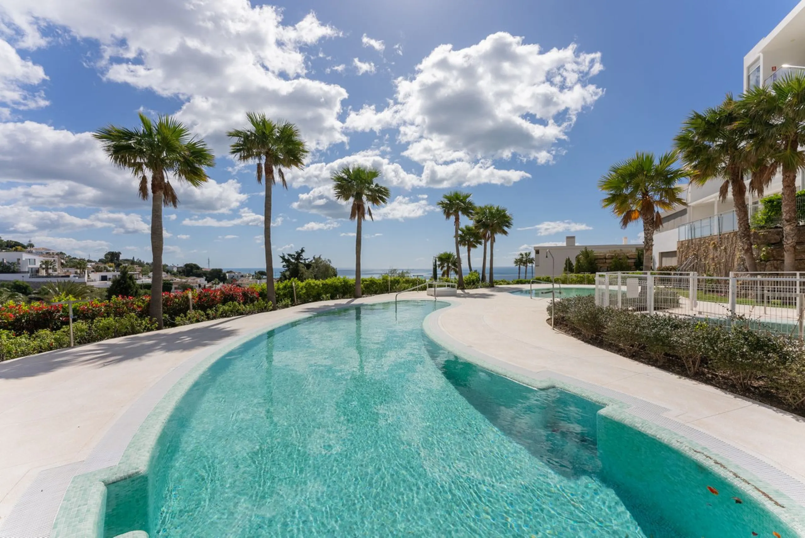 Apartment - Middle Floor Apartment в продаже в Fuengirola, Málaga. В доме 2 спален и 2 ванных комнат. Площадь дома 120 м²