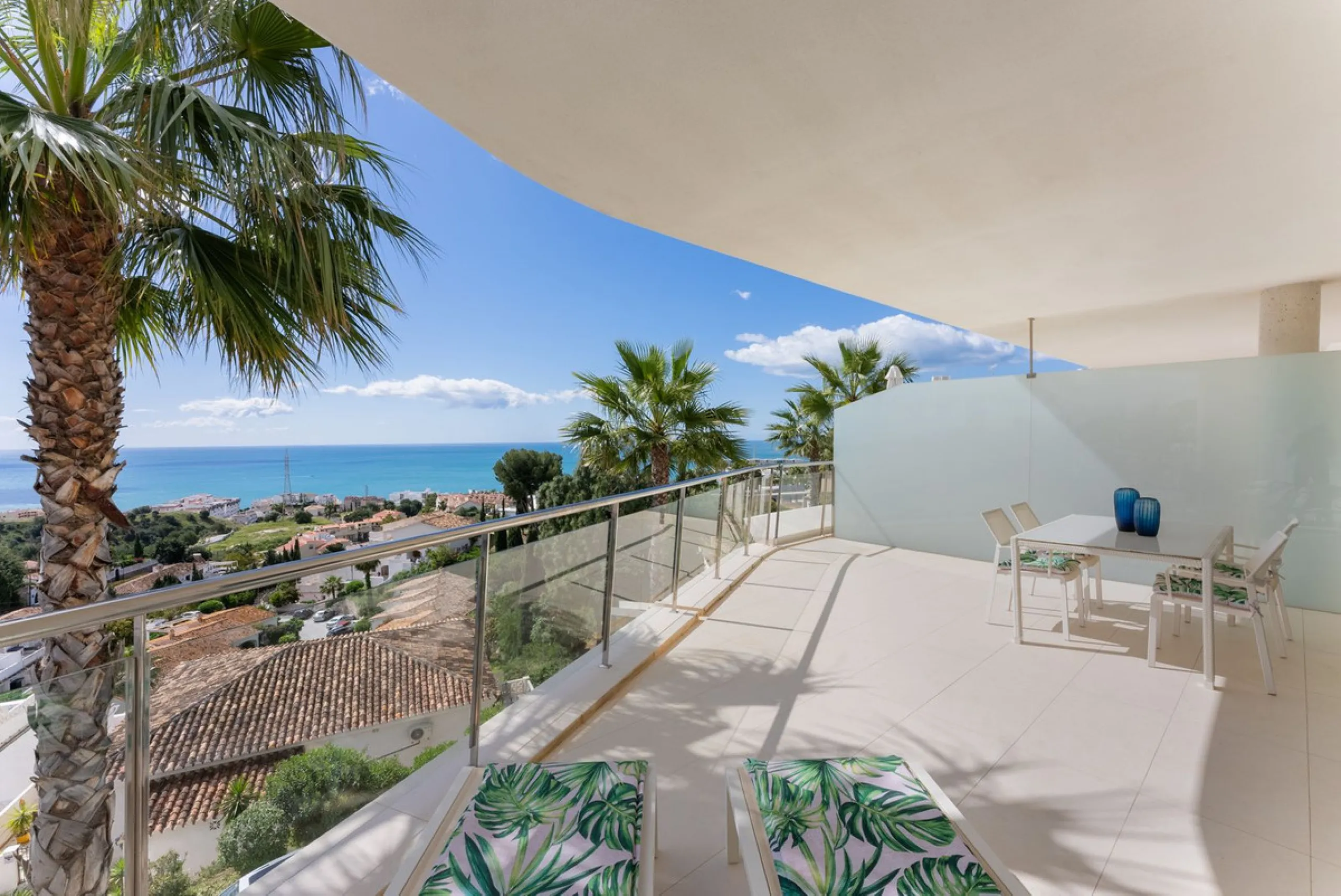 Apartment - Middle Floor Apartment в продаже в Fuengirola, Málaga. В доме 2 спален и 2 ванных комнат. Площадь дома 120 м²