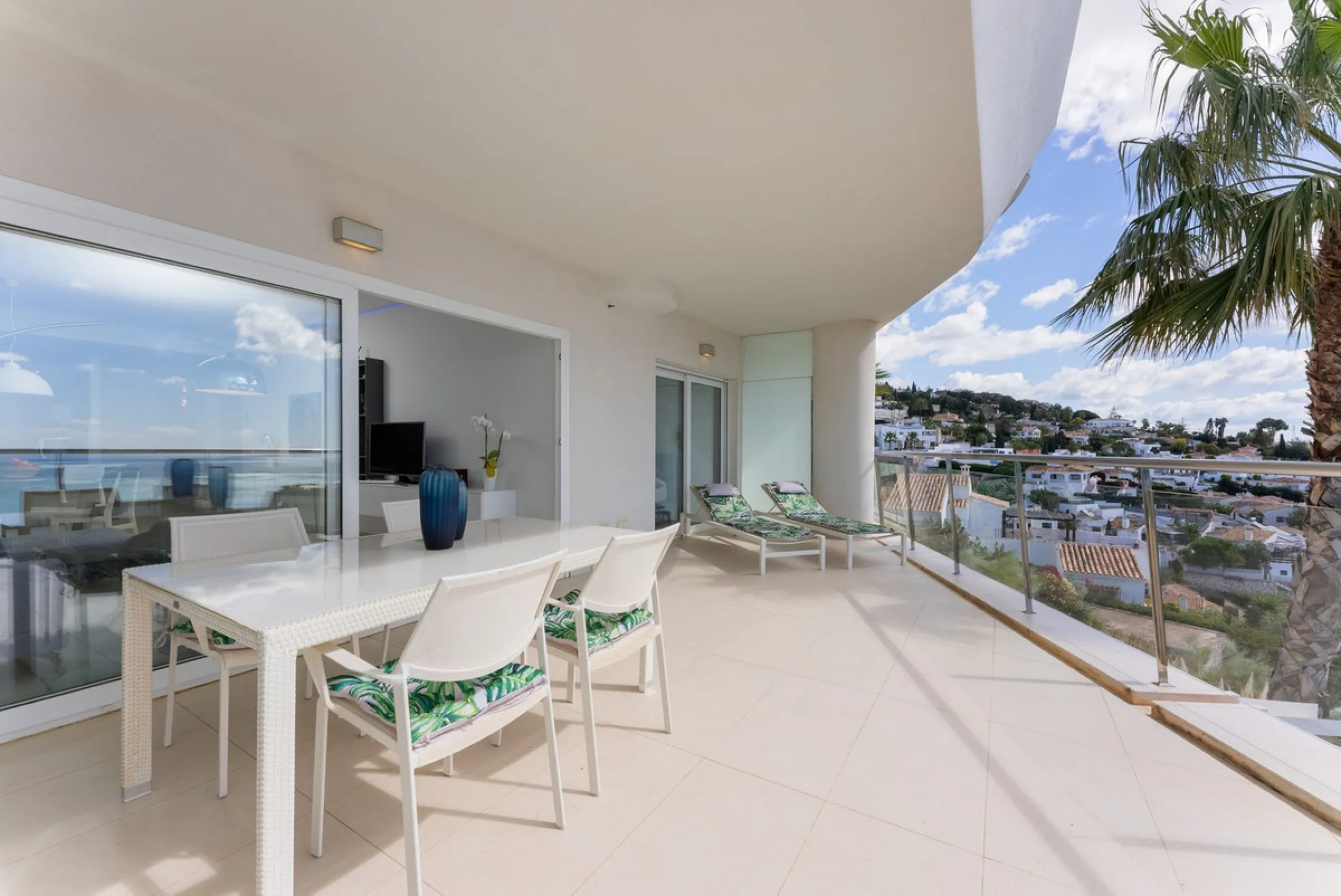 Apartment - Middle Floor Apartment в продаже в Fuengirola, Málaga. В доме 2 спален и 2 ванных комнат. Площадь дома 120 м²