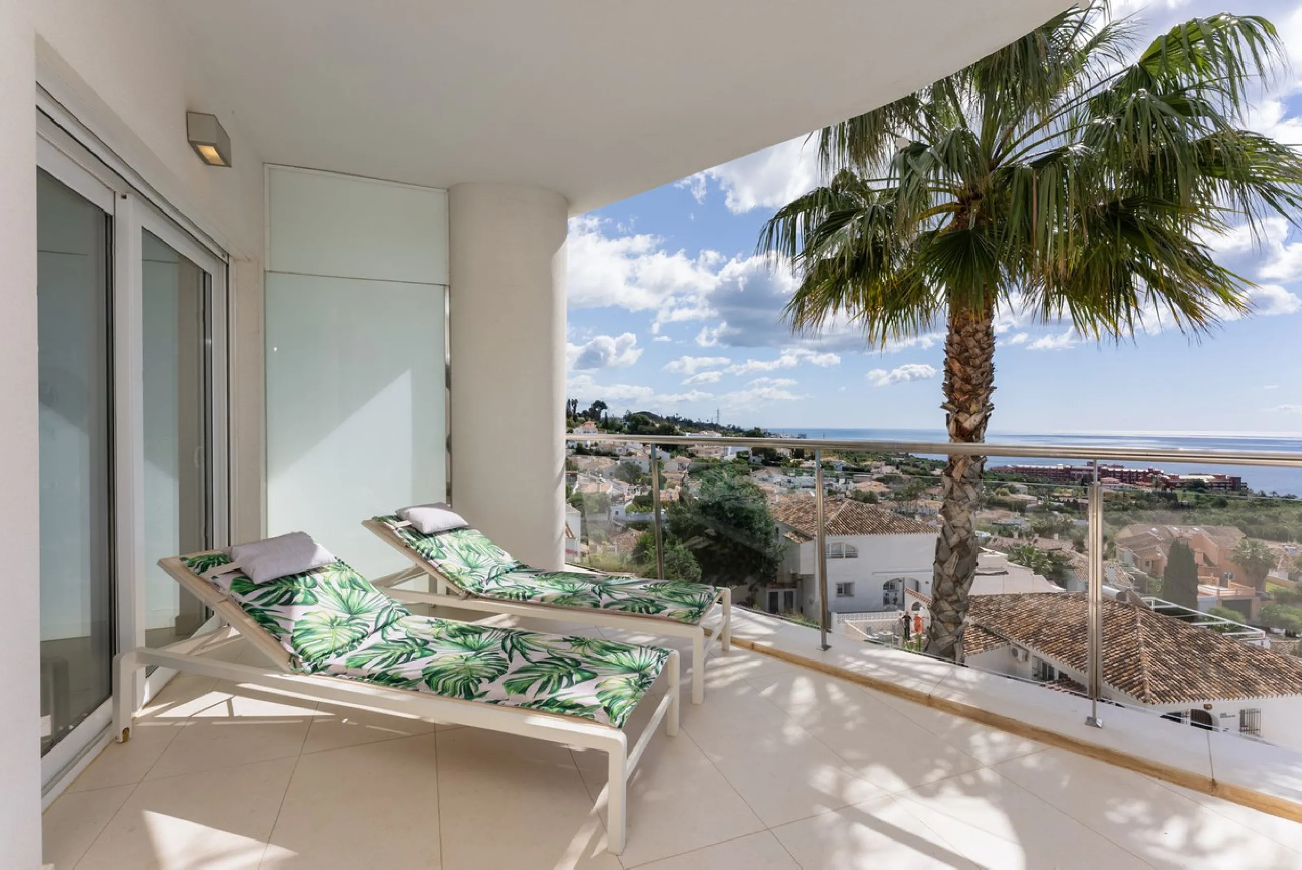 Apartment - Middle Floor Apartment в продаже в Fuengirola, Málaga. В доме 2 спален и 2 ванных комнат. Площадь дома 120 м²