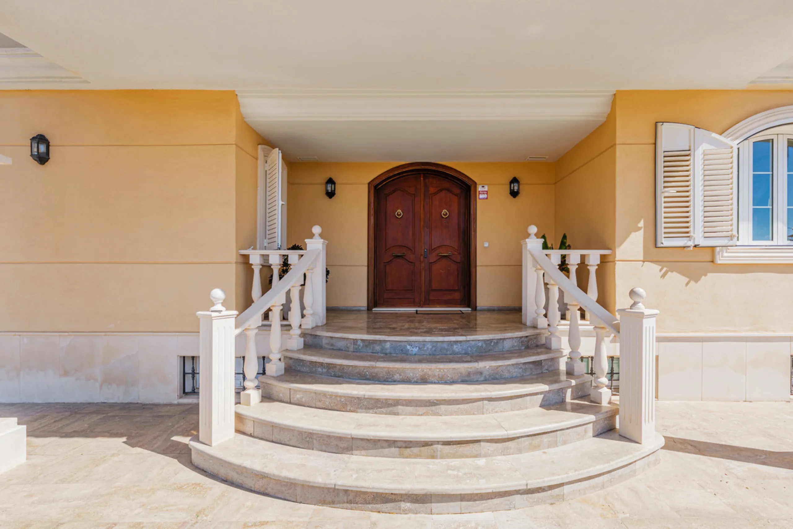 House - Detached Villa в продаже в Málaga, Málaga. В доме 8 спален и 5 ванных комнат. Площадь дома 685 м². Площадь участка 1250 м²