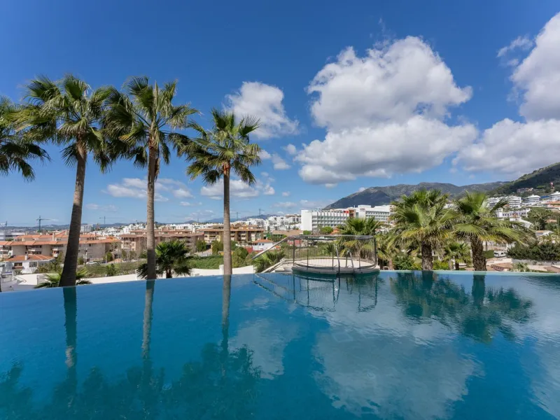 Apartment - Middle Floor Apartment в продаже в Fuengirola, Málaga. В доме 2 спален и 2 ванных комнат. Площадь дома 120 м²