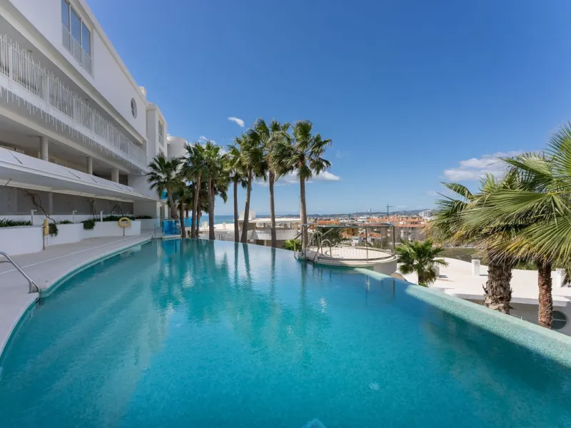 Apartment - Middle Floor Apartment в продаже в Fuengirola, Málaga. В доме 2 спален и 2 ванных комнат. Площадь дома 120 м²