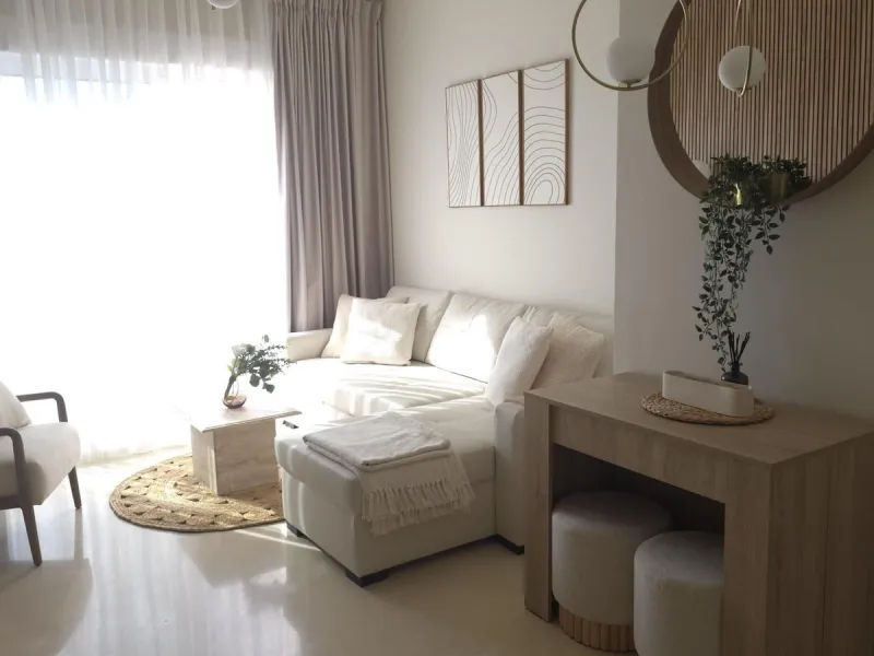 This elegant and sun-filled apartment is located in a peaceful and well-maintained residential area, just a short drive from the city center. Set near a renowned golf course, it's a perfect choice for those who enjoy a relaxed lifestyle with easy access t