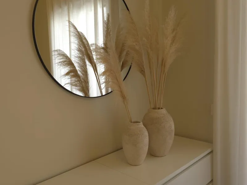 This elegant and sun-filled apartment is located in a peaceful and well-maintained residential area, just a short drive from the city center. Set near a renowned golf course, it's a perfect choice for those who enjoy a relaxed lifestyle with easy access t