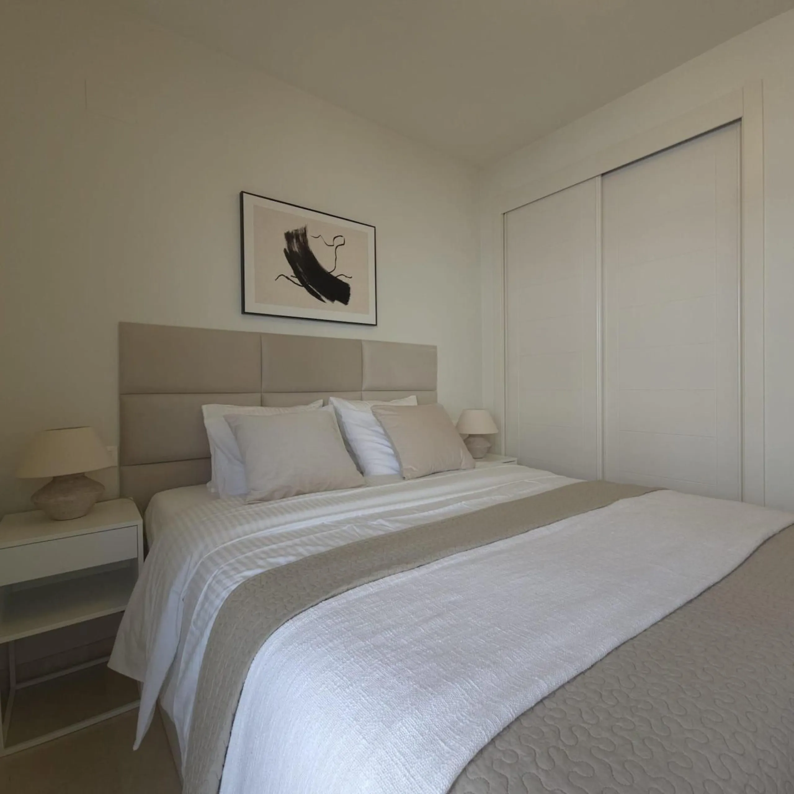 This elegant and sun-filled apartment is located in a peaceful and well-maintained residential area, just a short drive from the city center. Set near a renowned golf course, it's a perfect choice for those who enjoy a relaxed lifestyle with easy access t