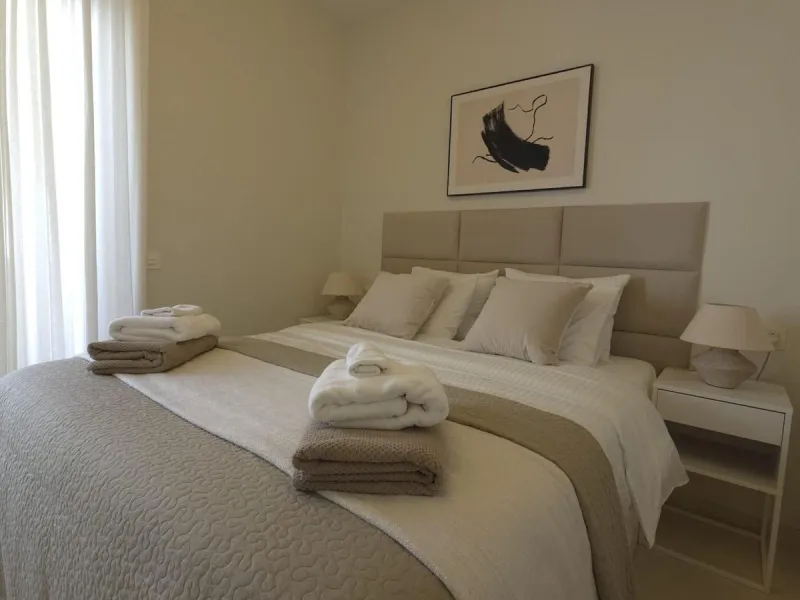This elegant and sun-filled apartment is located in a peaceful and well-maintained residential area, just a short drive from the city center. Set near a renowned golf course, it's a perfect choice for those who enjoy a relaxed lifestyle with easy access t