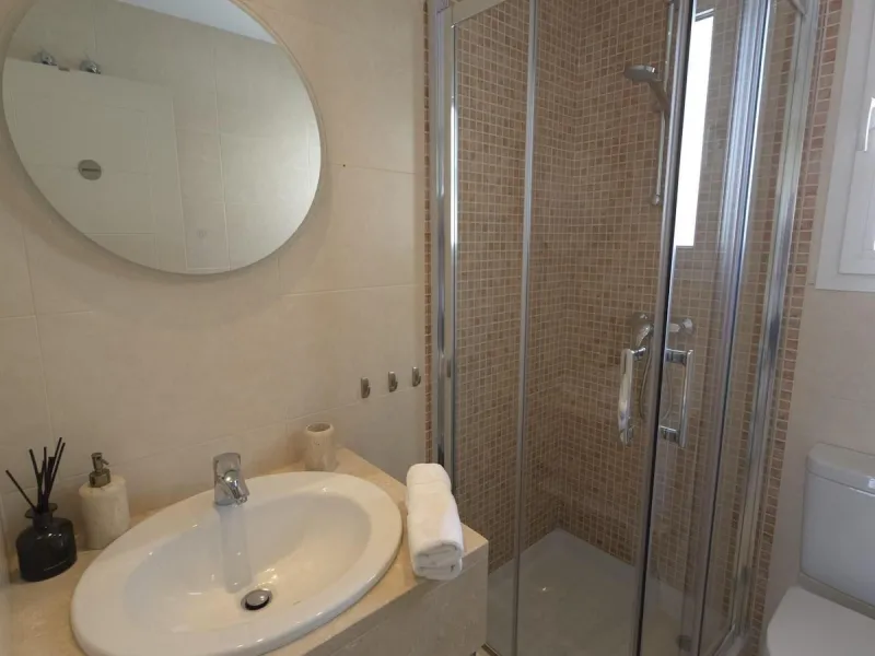 This elegant and sun-filled apartment is located in a peaceful and well-maintained residential area, just a short drive from the city center. Set near a renowned golf course, it's a perfect choice for those who enjoy a relaxed lifestyle with easy access t