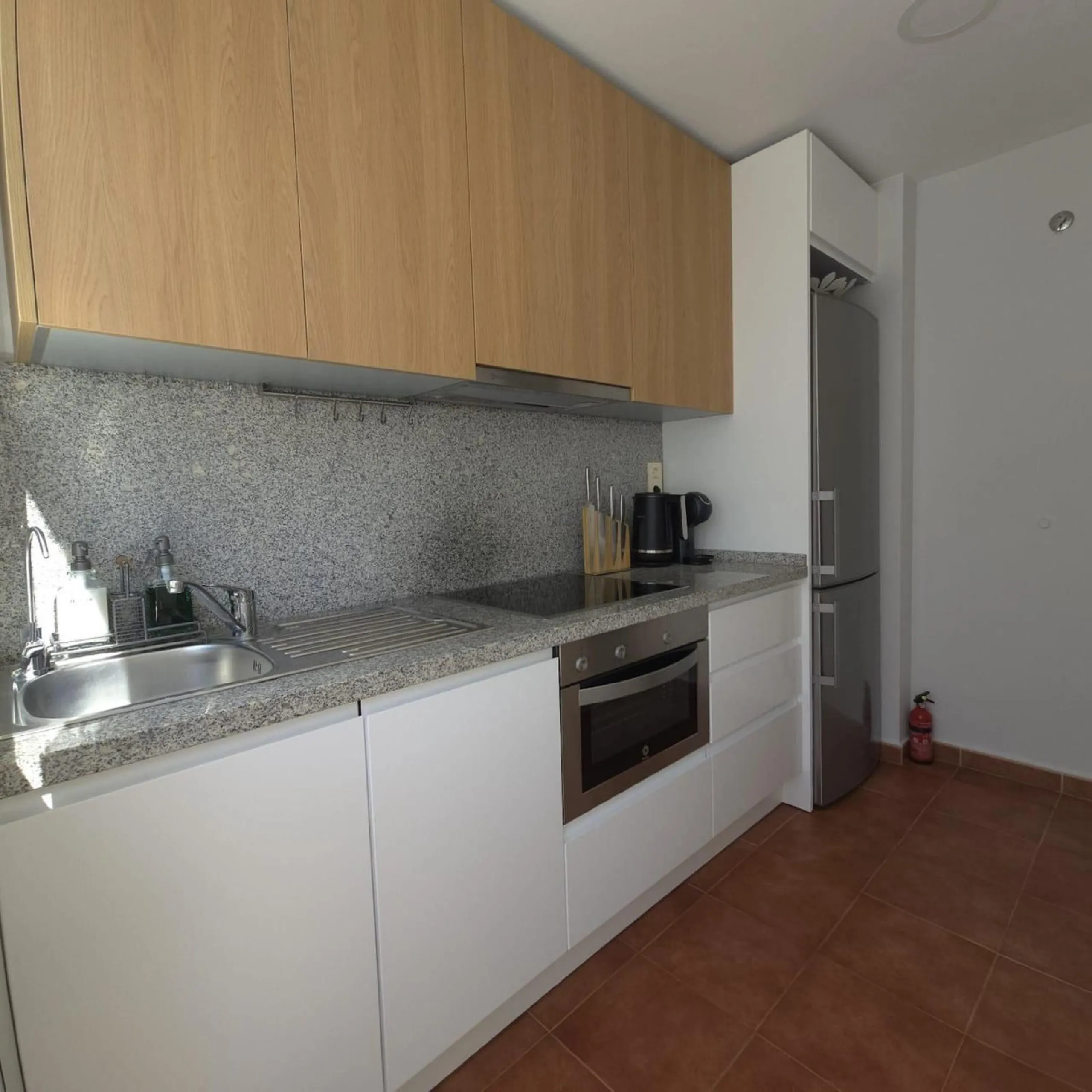 This elegant and sun-filled apartment is located in a peaceful and well-maintained residential area, just a short drive from the city center. Set near a renowned golf course, it's a perfect choice for those who enjoy a relaxed lifestyle with easy access t
