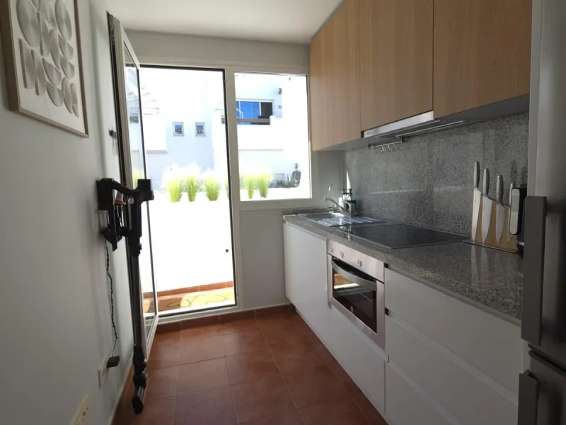 This elegant and sun-filled apartment is located in a peaceful and well-maintained residential area, just a short drive from the city center. Set near a renowned golf course, it's a perfect choice for those who enjoy a relaxed lifestyle with easy access t