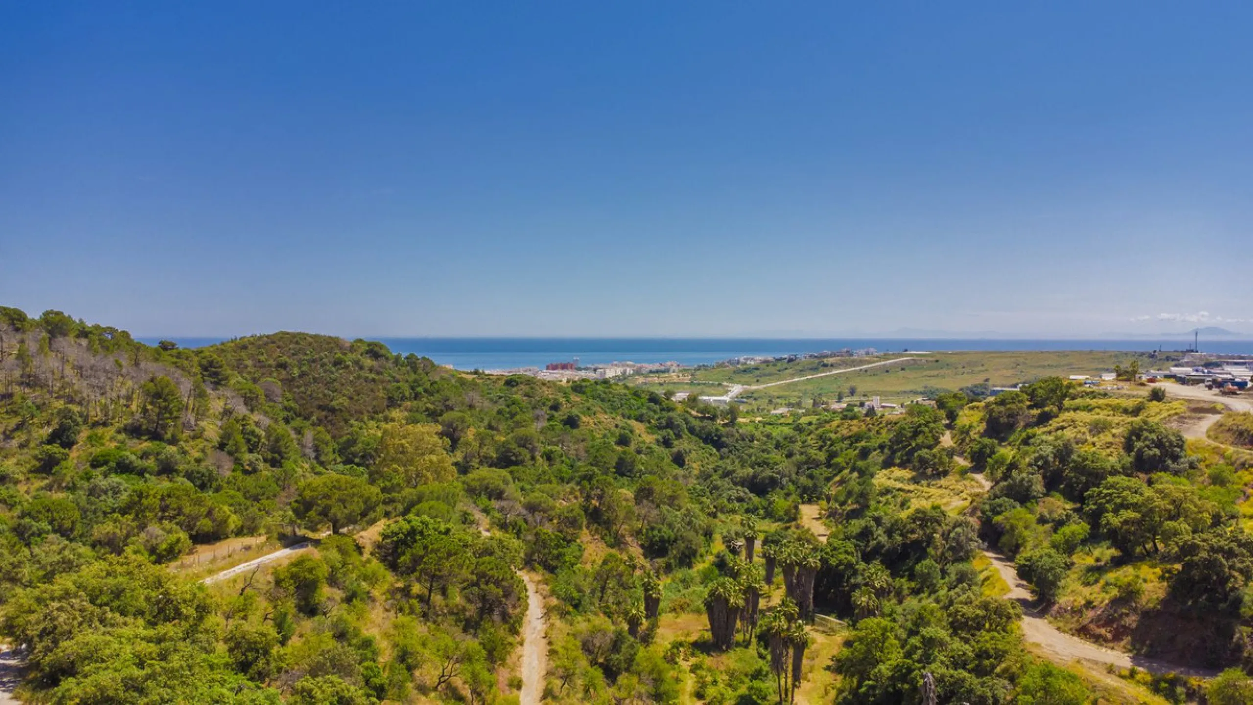 Situated at a 25 minutes walk to Estepona city and a two minute drive to the AP7 highway, this former 9 hole golf course is one of a kind.