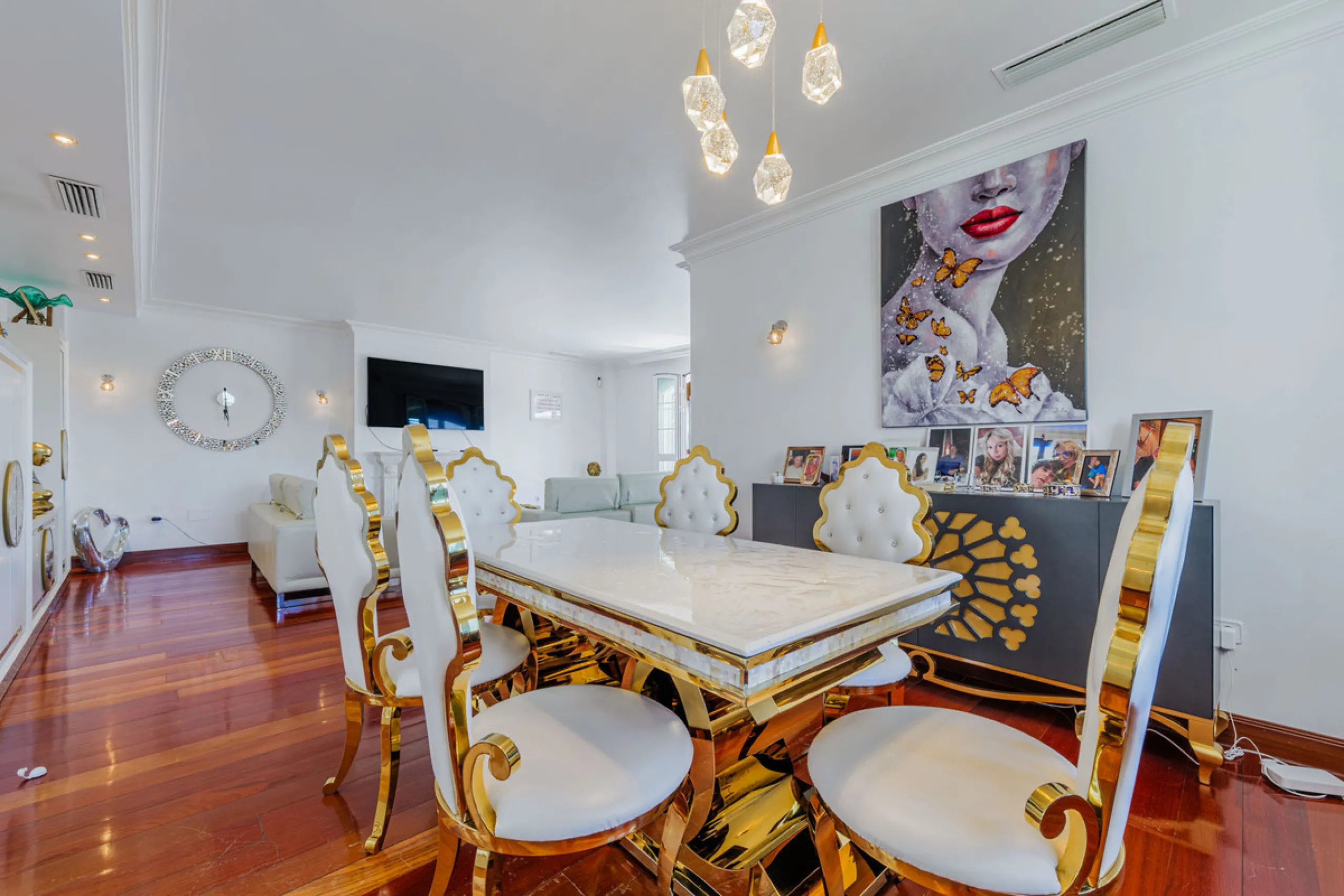 House - Detached Villa в продаже в Málaga, Málaga. В доме 8 спален и 5 ванных комнат. Площадь дома 685 м². Площадь участка 1250 м²
