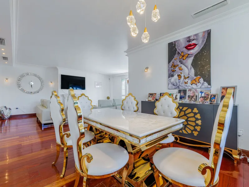 House - Detached Villa в продаже в Málaga, Málaga. В доме 8 спален и 5 ванных комнат. Площадь дома 685 м². Площадь участка 1250 м²