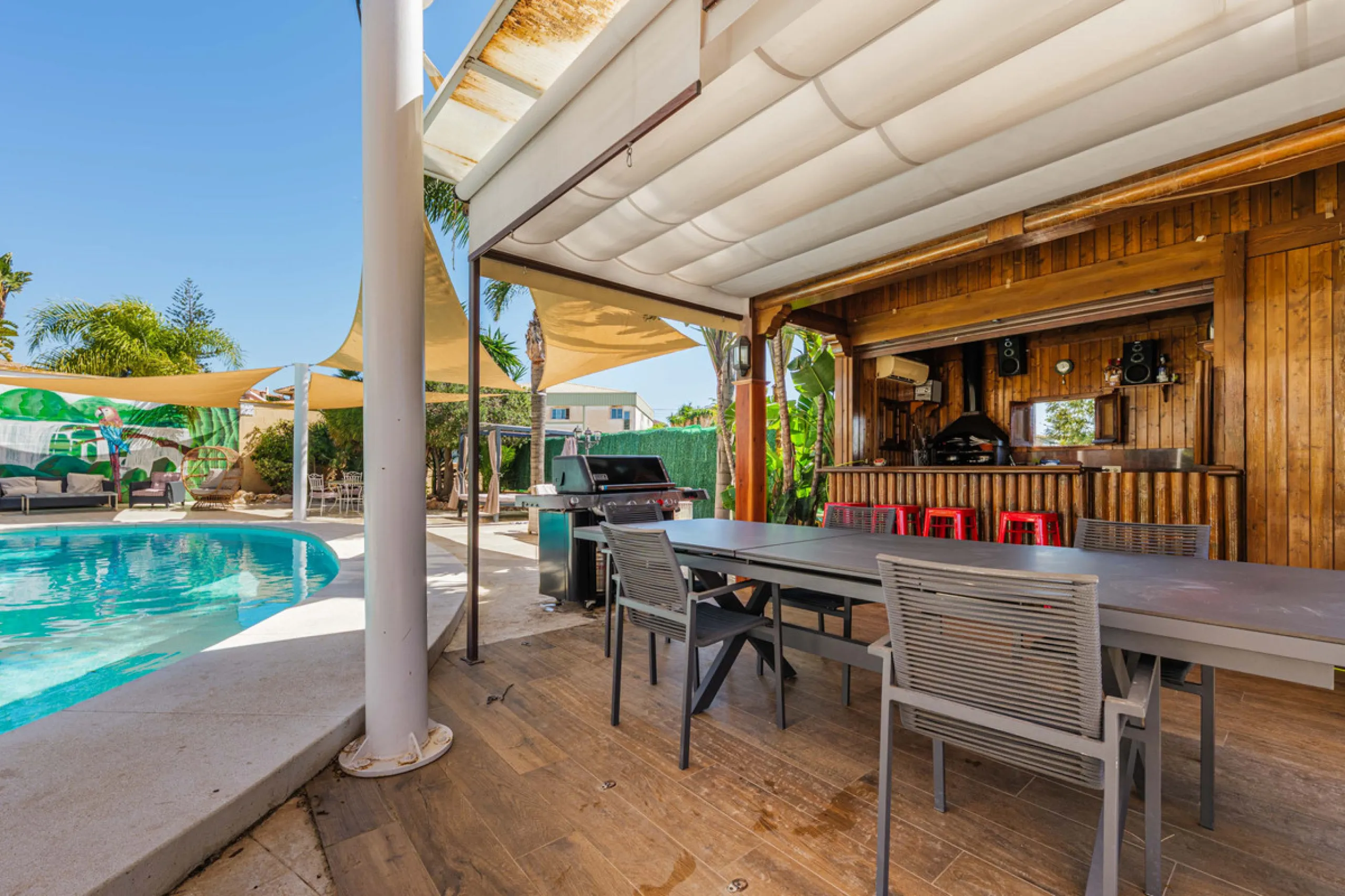 House - Detached Villa в продаже в Málaga, Málaga. В доме 8 спален и 5 ванных комнат. Площадь дома 685 м². Площадь участка 1250 м²